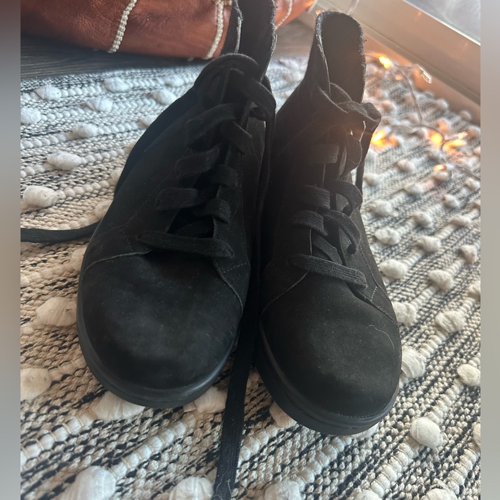 NWOT Eileen Fisher sneakers